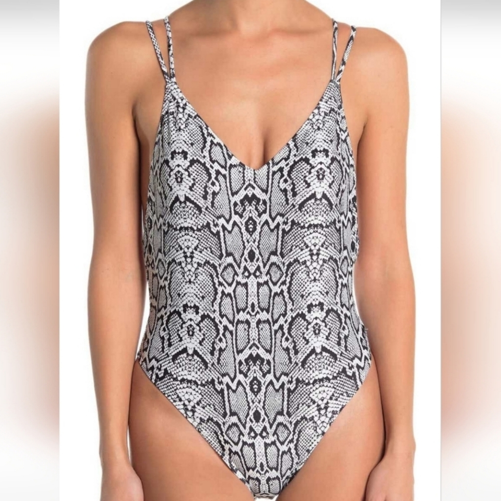 Kendall + Kylie NWT Snakeskin Print One-Piece Swimsuit Size Small In White/Black